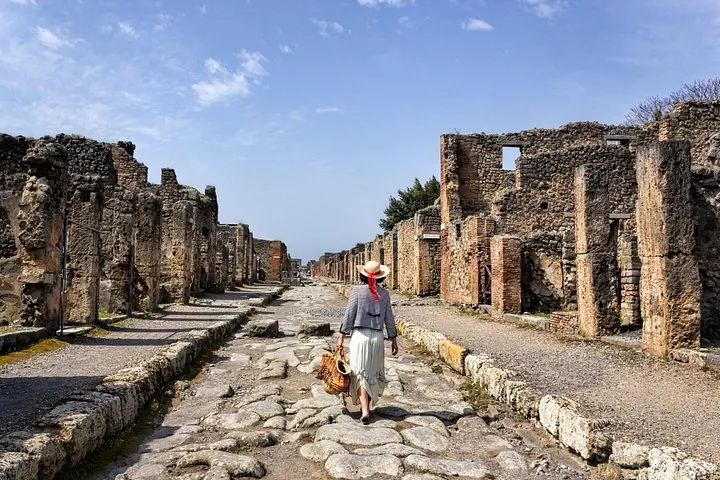 Pompeii guided group tour plus entry ticket, photo 1 from the operator's listing