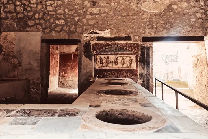 Pompeii Small Group with an Archaeologist and Skip The Line