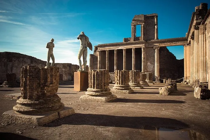Pompeii with Wine Tasting and Lunch from Naples