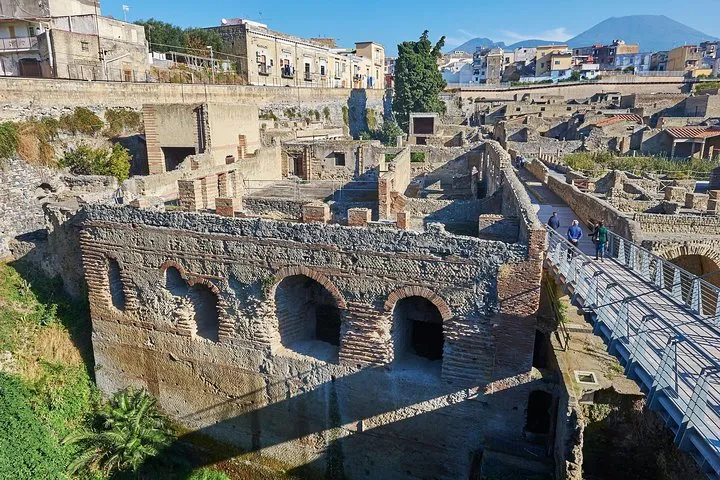 Guided Day Tour of Pompeii and Herculaneum with Light Lunch