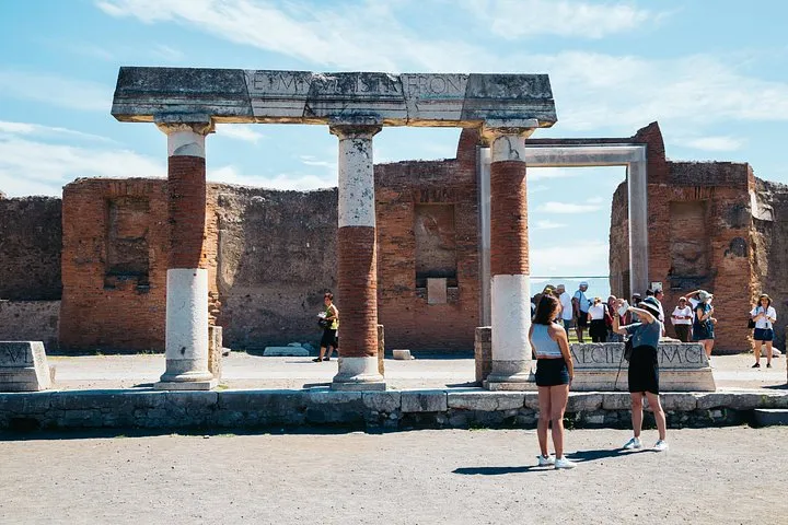 Pompeii 3 Hours Walking Tour Led by an Archaeologist, photo 3 from the operator's listing