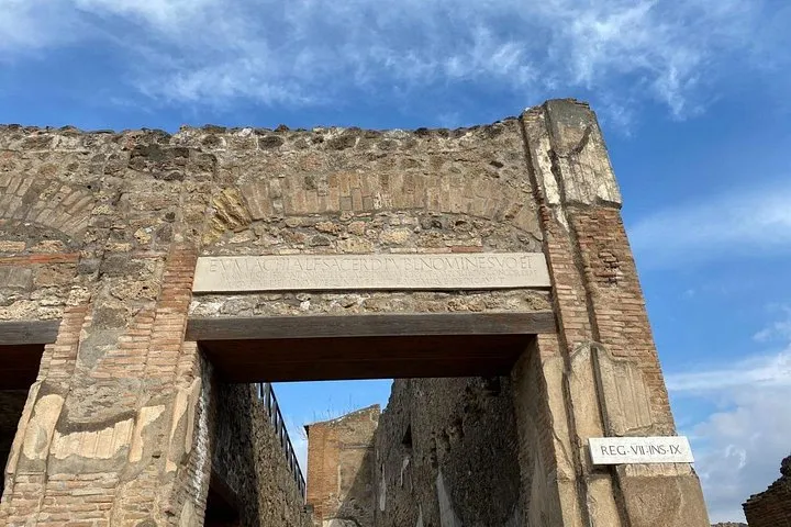 Guided tour of Pompeii with a writer, photo 4 from the operator's listing
