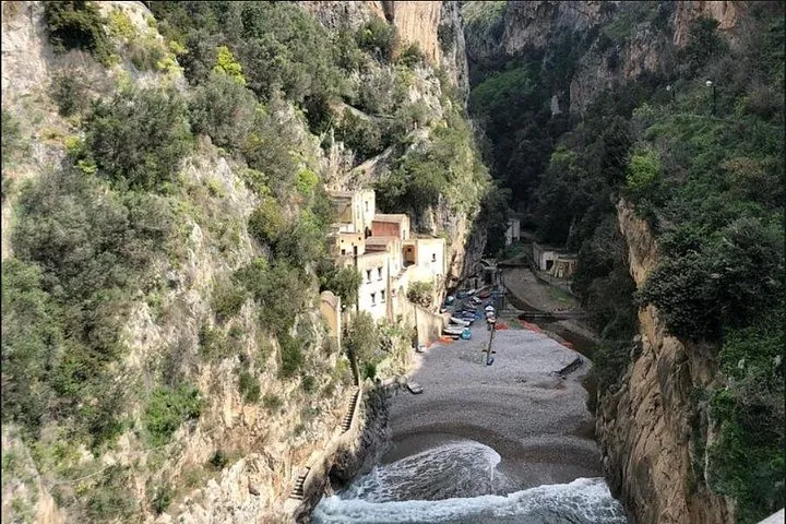 Naples to/from Positano Private Transfer & Optional Pompeii Stop, photo 5 from the operator's listing